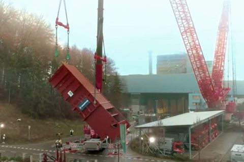 Lifting of components weighing several tons into narrow steel structures via crane
