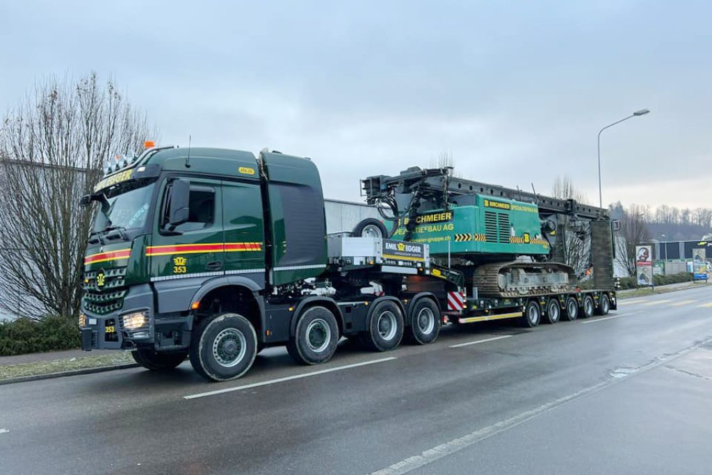 Heavy-lift logistician EMIL EGGER transports construction machinery