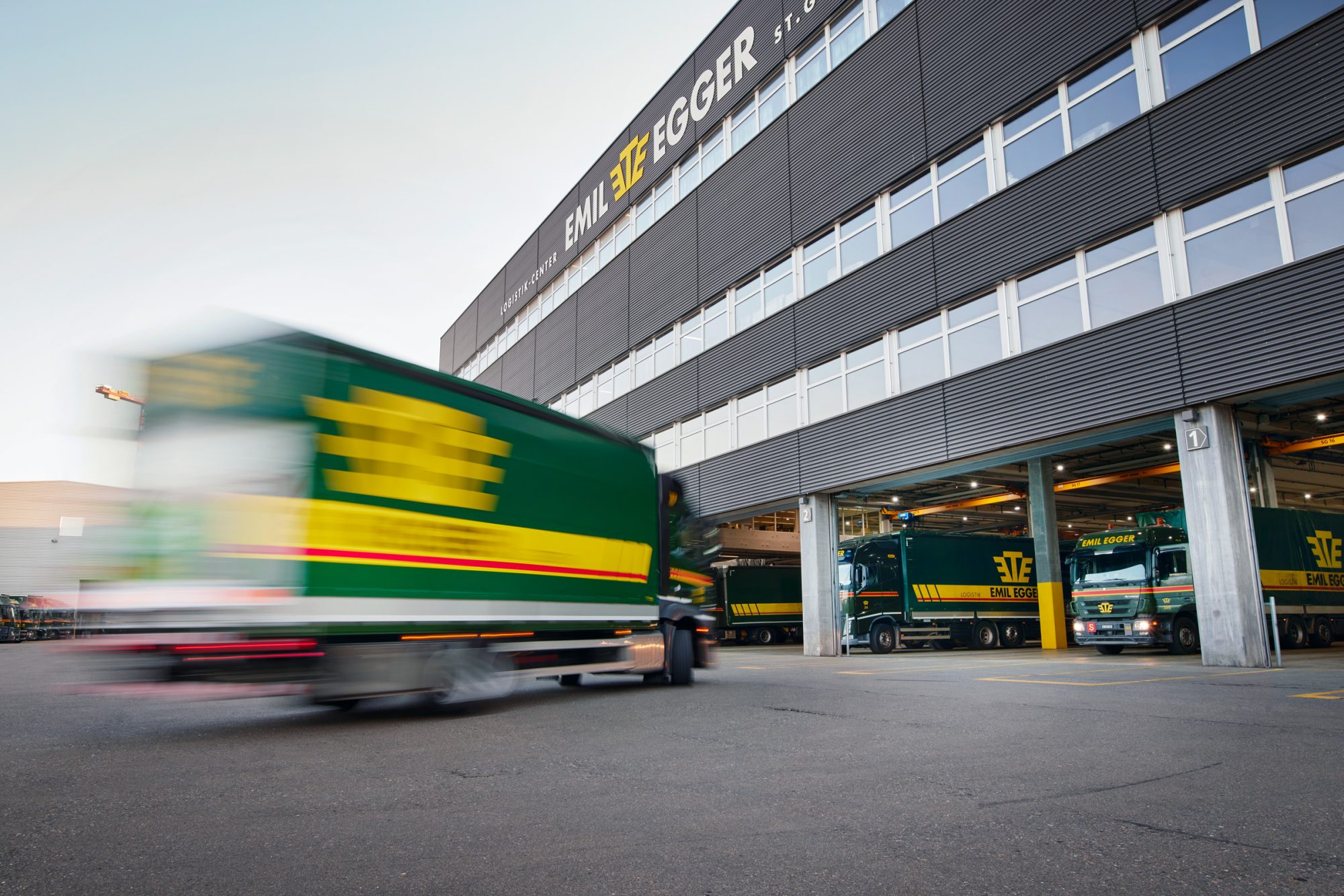 EMIL EGGER cargo handling for general cargo logistics throughout Switzerland