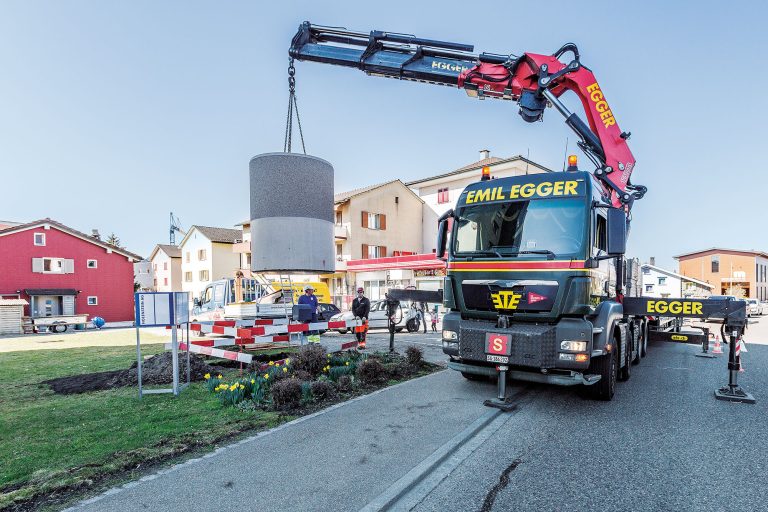 EMIL EGGER Stückgut Logistik mit LKW Kran von Palette, Packgut, über Langgut bis zu Gefahrgut