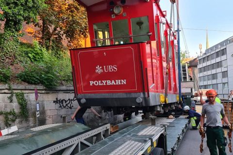Verladen der Polybahn in Zürich durch EMIL EGGER Schwergut-Logistik